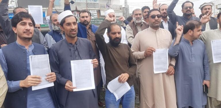 تیمرگرہ کے تاجروں کو بھاری جرمانوں کے خلاف تیمرگرہ کی تاجر برادری سراپا احتجاج