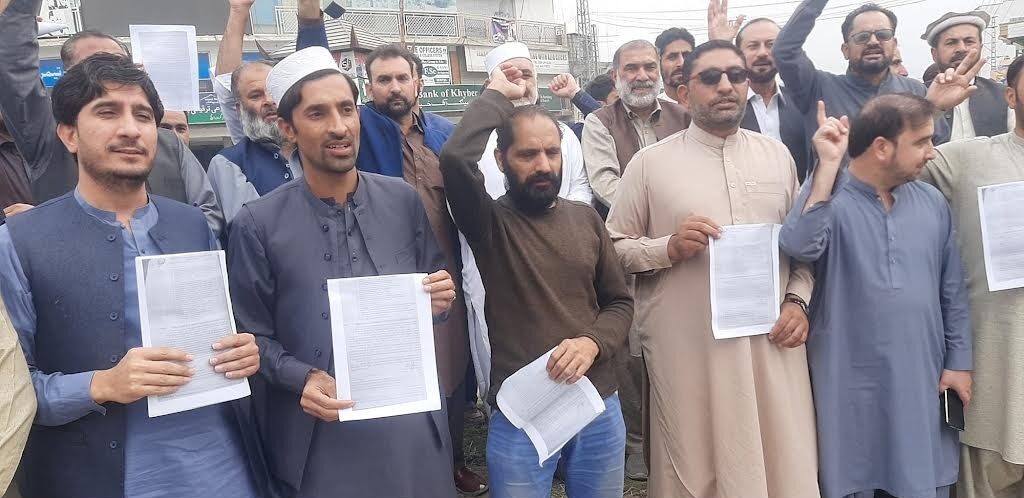 تیمرگرہ کے تاجروں کو بھاری جرمانوں کے خلاف تیمرگرہ کی تاجر برادری سراپا احتجاج