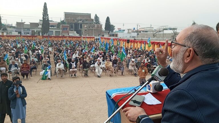 سنیٹر مشتاق احمد خان