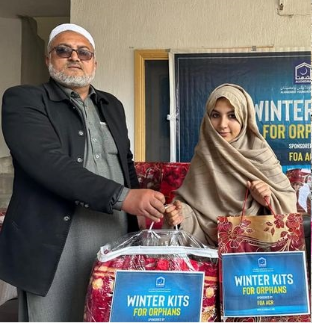 لویر دیر: الخدمت فاؤنڈیشن کی جانب سے سو یتیم بچوں میں ونٹر پیکج تقسیم