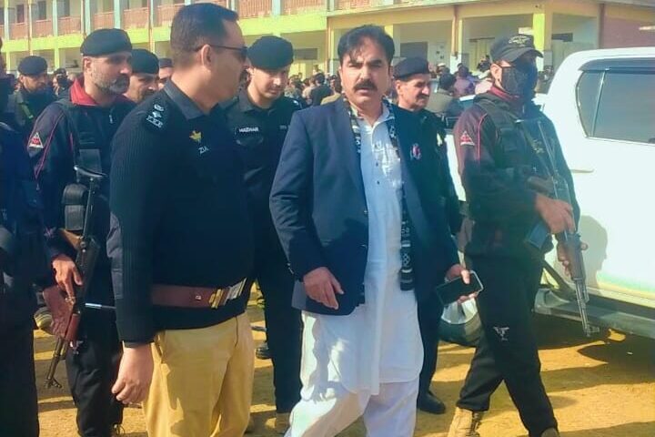 دیر پائین: ڈپٹی کمشنر کا الییکشن میٹریل ڈسٹریشن پواینٹ / سٹرانگ روم ٹیکنیکل کالج خیمہ کا دورہ