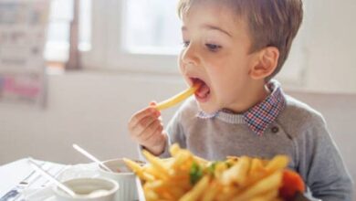 بچوں کا کھانے سے نہ رکنا بعد کی زندگی میں مشکل کا سبب قرار