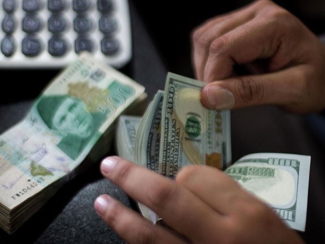 انٹربینک میں روپیہ تگڑا، اوپن مارکیٹ میں ڈالرمستحکم