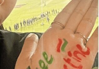 پی ایس ایل9؛ فلسطین کے حق میں بینر لانے والی خاتون کو گیٹ پر روک لیا گیا