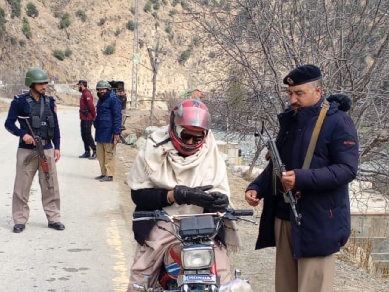 دیر بالا: پولیس کی موت کے سوداگروں اور جرائم پیشہ عناصر کیخلاف بڑی کاروائی