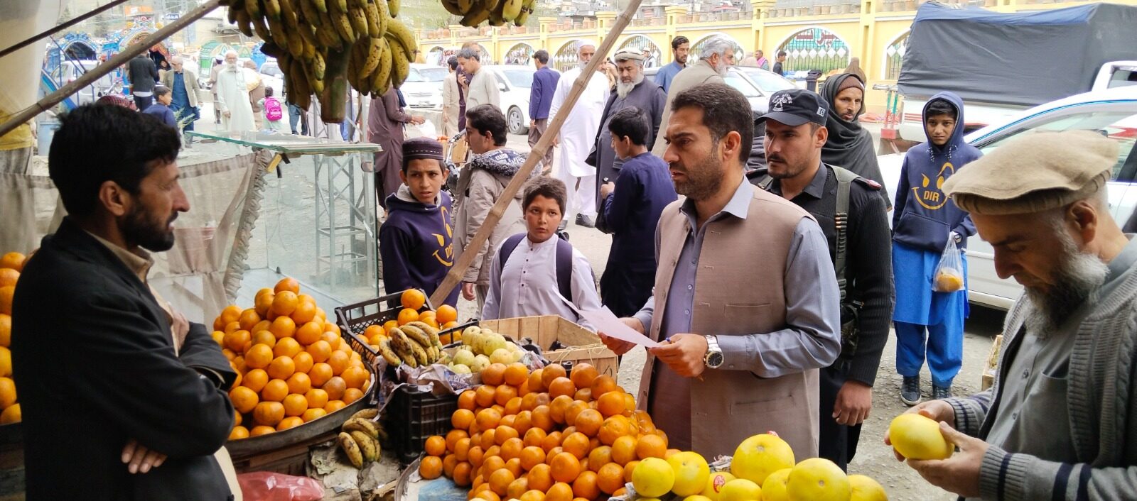 لوئیر دیر: منافع خوری کی روک تھام کیلئے کاروائیاں جاری