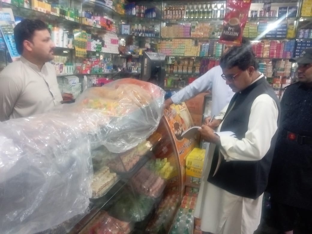 دیر پائین: سرکاری نرخنامہ پر عمل درآمد نہ کرنے والے دکانداروں کے خلاف کاروائی