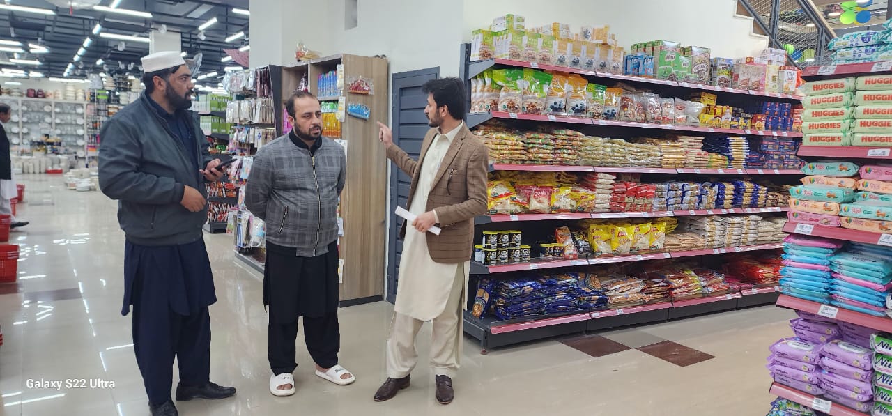 اسسٹنٹ کمشنر کا تیمرگرہ بازار کا معائنہ