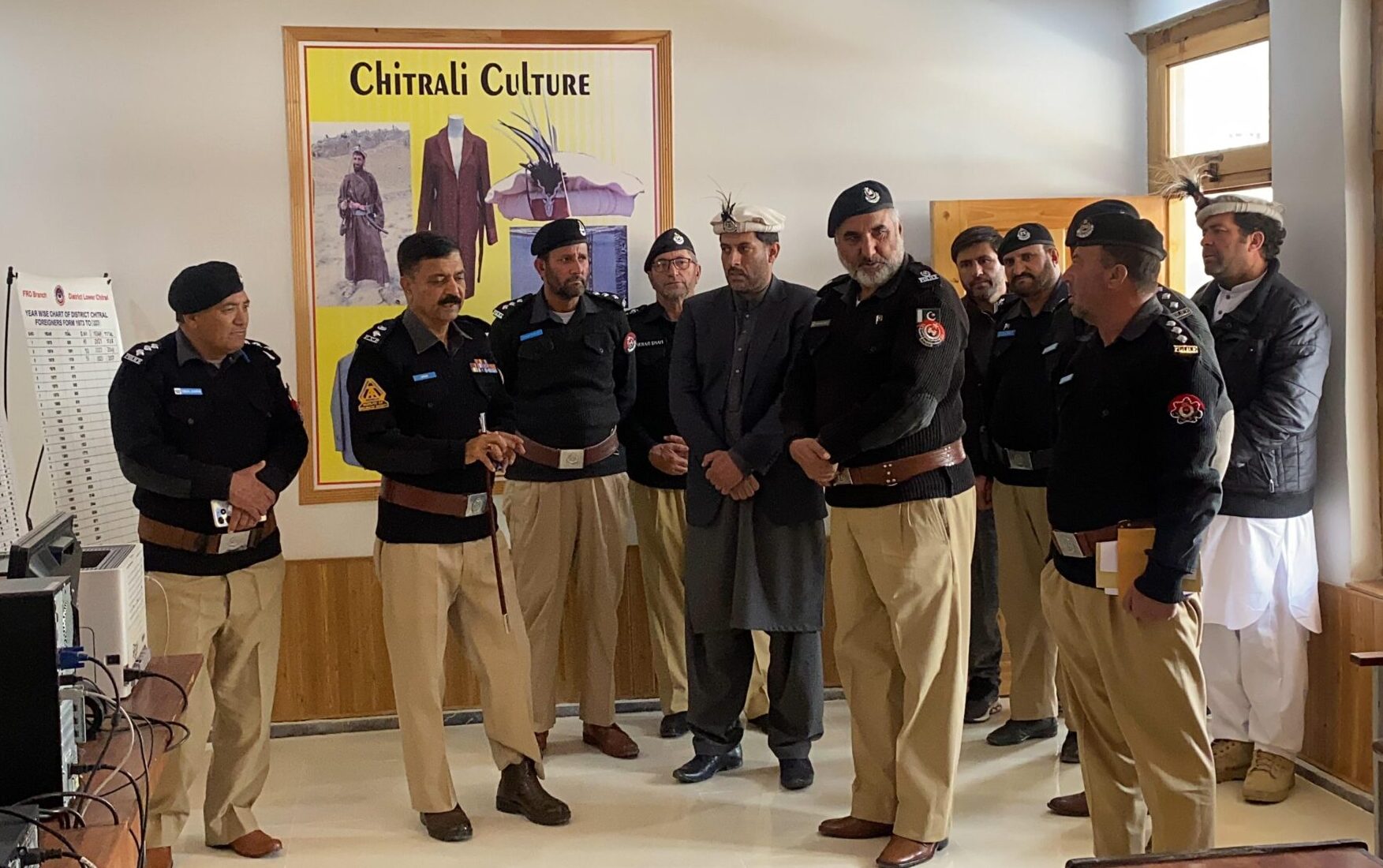 ڈی پی او لوئر چترال کا فارنر رجسٹریشن آفس کا دورہ