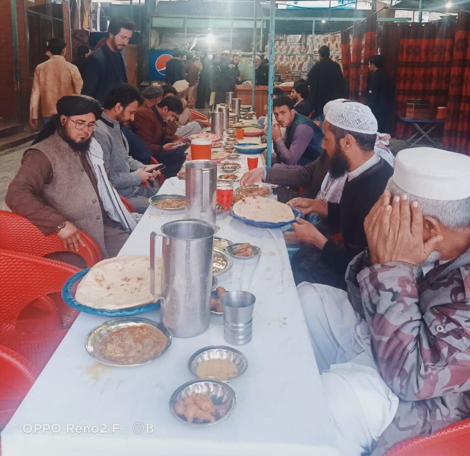 ضلعی انتظامیہ دیر پائین کے زیر نگرانی " رمضان دستر خوان"