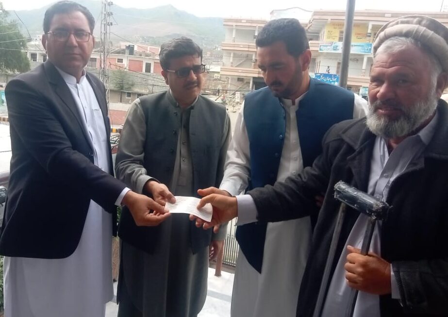 دیر پائین: بارش سے متاثرہ گھروں کے مالکان کو قدرتی آفات کے مد میں معاوضہ دیا گیا