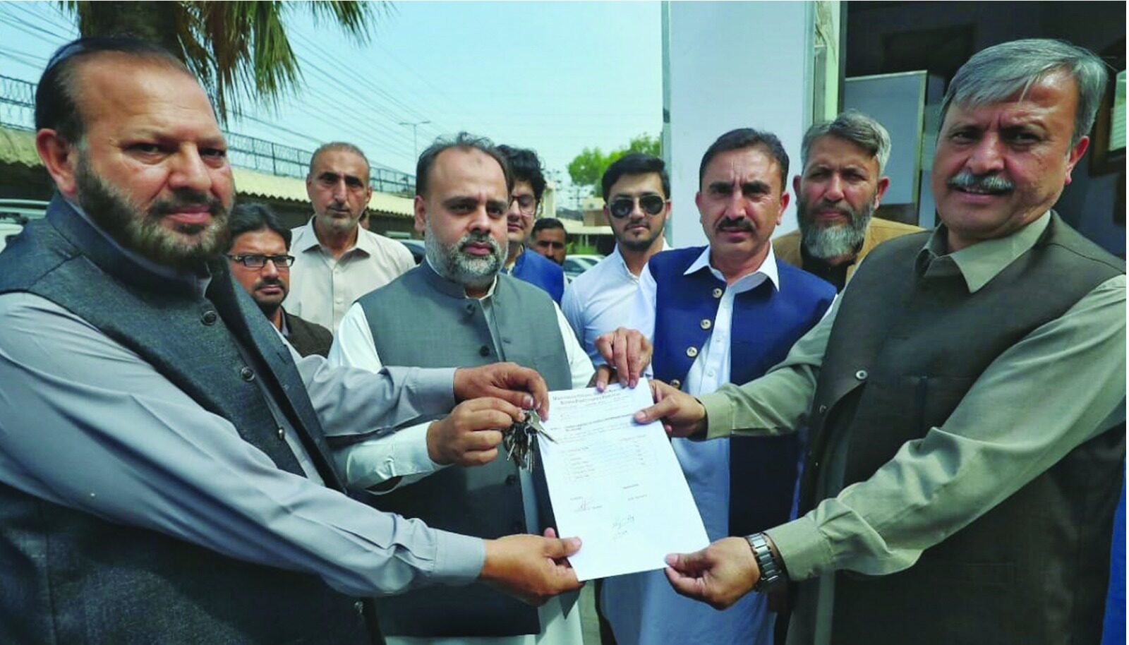 خیبرپختونخوا: وزیر صحت اور مشیر برائے سیاحت کا ڈائریکٹوریٹ جنرل ہیلتھ سروسز کا دورہ