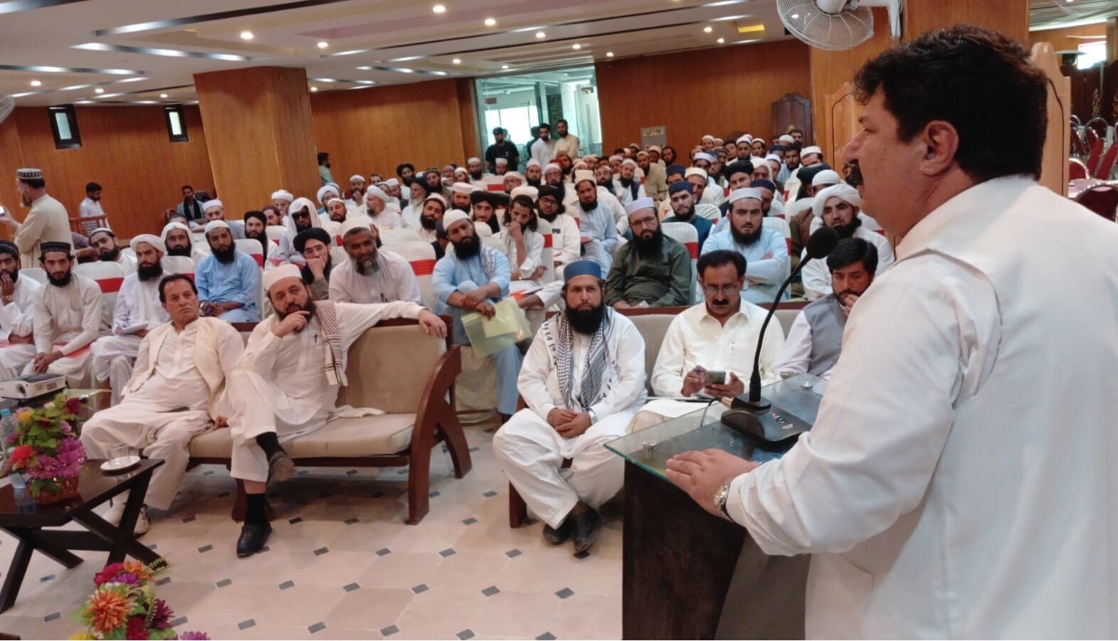 اسلامی تعلیمات: علماء کی ملاقات میں بچوں کے درمیان مناسب وقفے کی اہمیت پر بحث