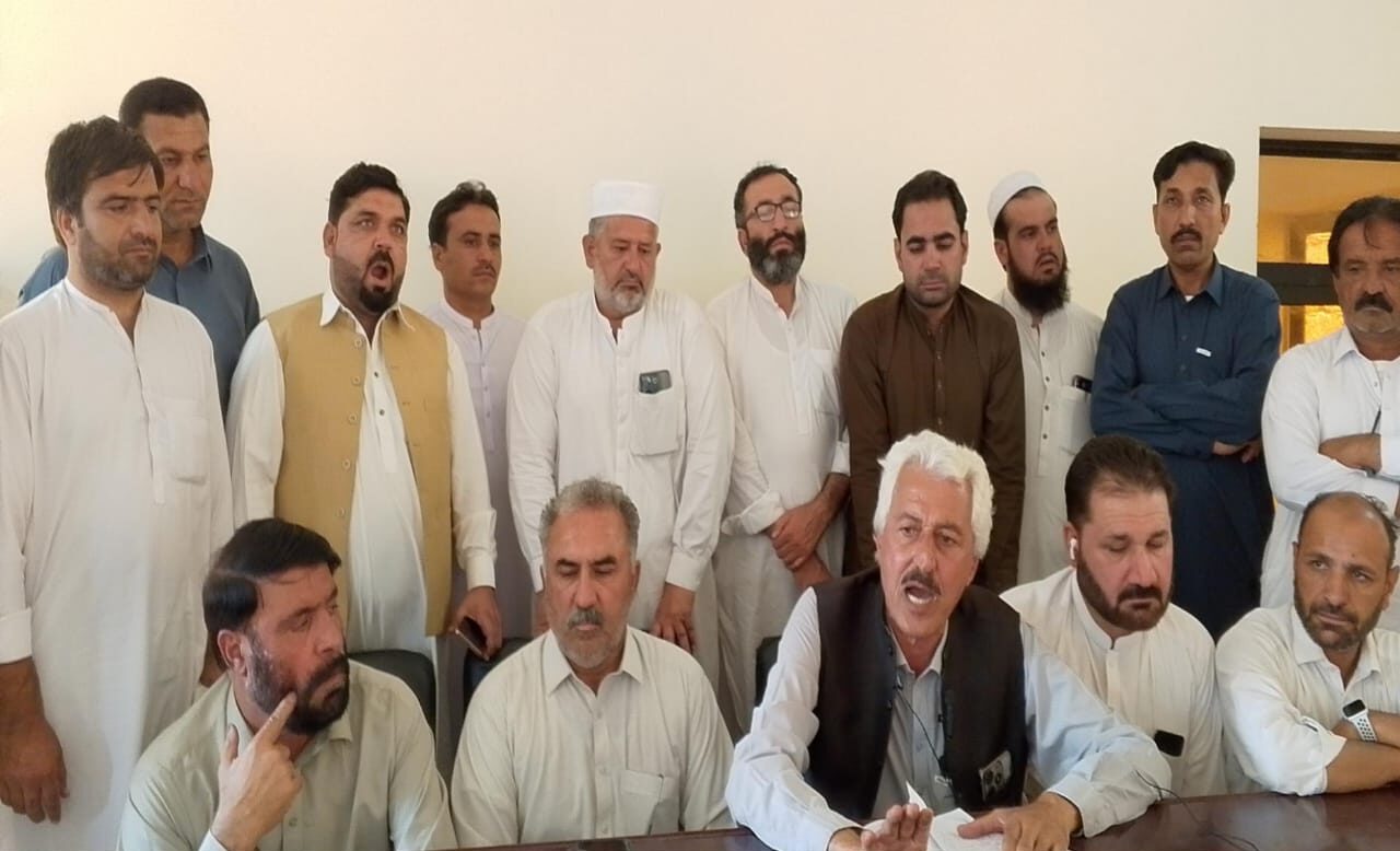 بٹ خیلہ: عدم شرکت کے بعد اپوزیشن چیرمینوں کا ہنگامی اجلاس، روڈوں پر احتجاج کی تیاریاں