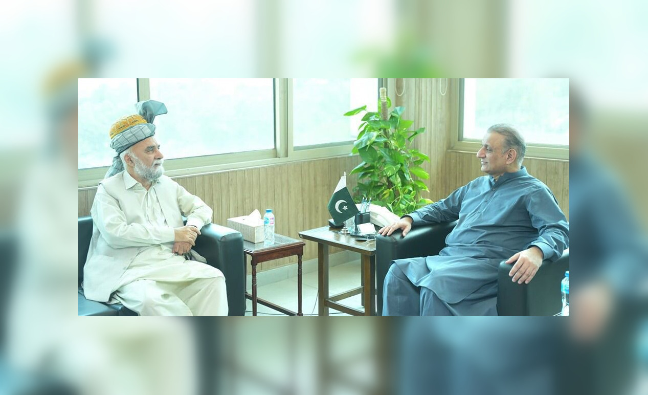 دہشتگردی کا خاتمہ ضروری، عزم استحکام آپریشن کی مکمل حمائیت کرتے ہیں:عبدالعلیم خان