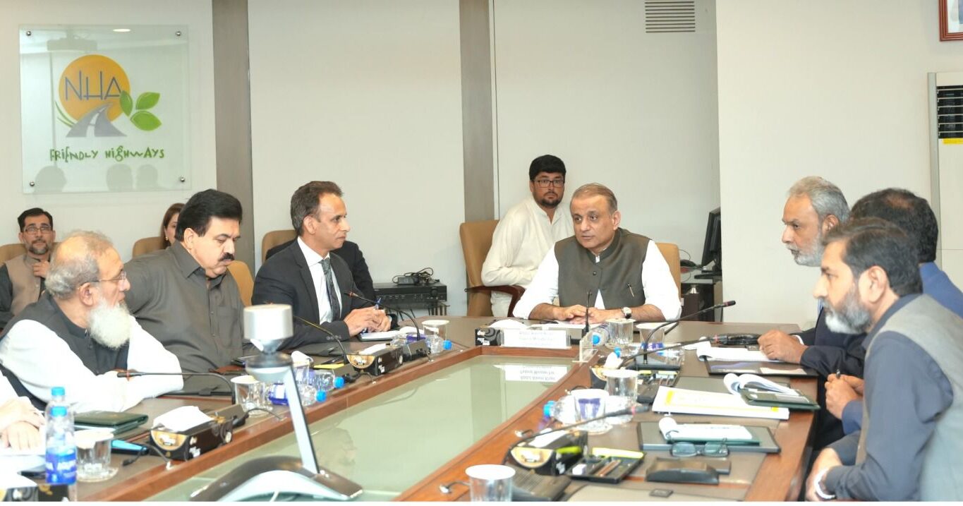 این ایچ اے دوسرے ملکوں کے منصوبے لے کر آمدن میں اضافہ کرے:وفاقی وزیر