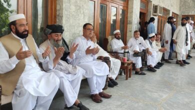 باجوڑ دھماکہ: سابق سینیٹر ہدایت اللہ خان سمیت 5 افراد سپرد خاک، مظاہرے جاری