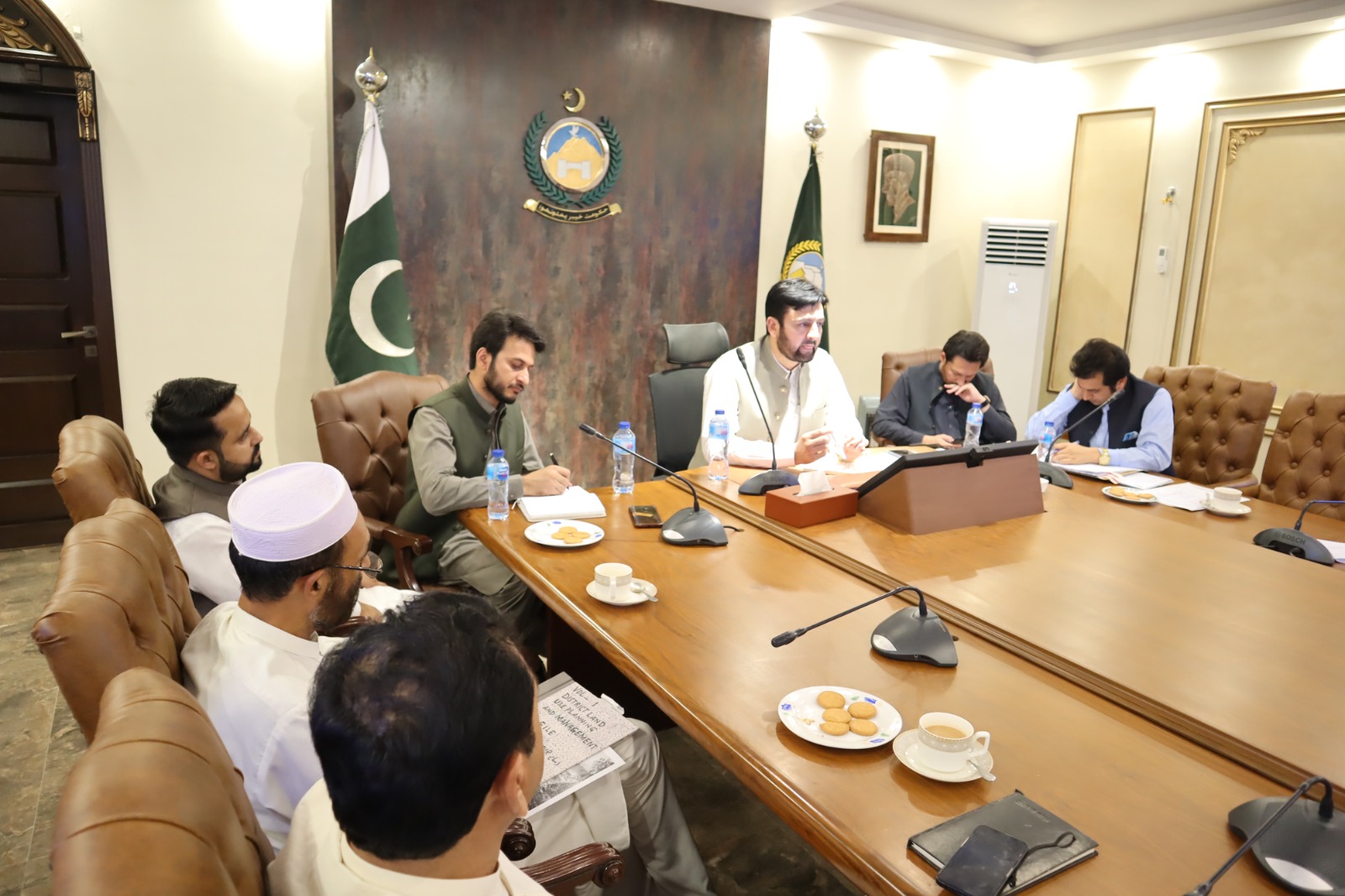 ڈپٹی کمشنر دیر پائین کی غیر قانونی ہاوسنگ سوسائیٹیز کے خلاف میٹنگ، سروے اور نوٹس کا حکم