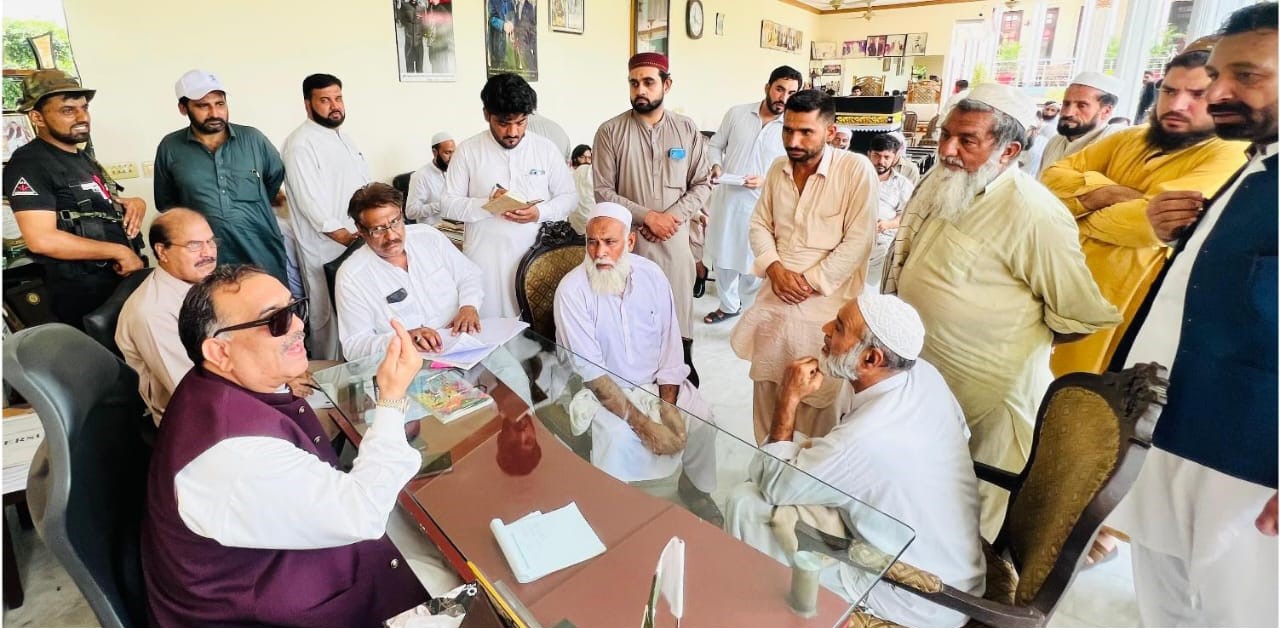 طارق اعوان قلعہ میں پبلک ڈے،شہر بھر و حلقہ عوام مسائل لیکر پہنچے