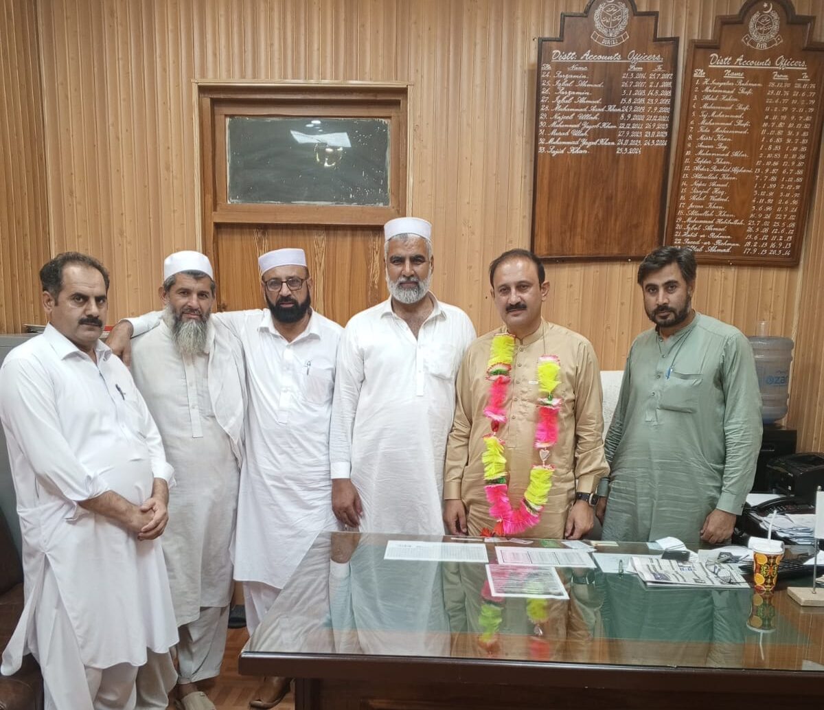 ایپکا وفد کی نو تعینات ڈی اے او مختیار جان سے ملاقات، کلرکس برادری کی اہمیت پر زور