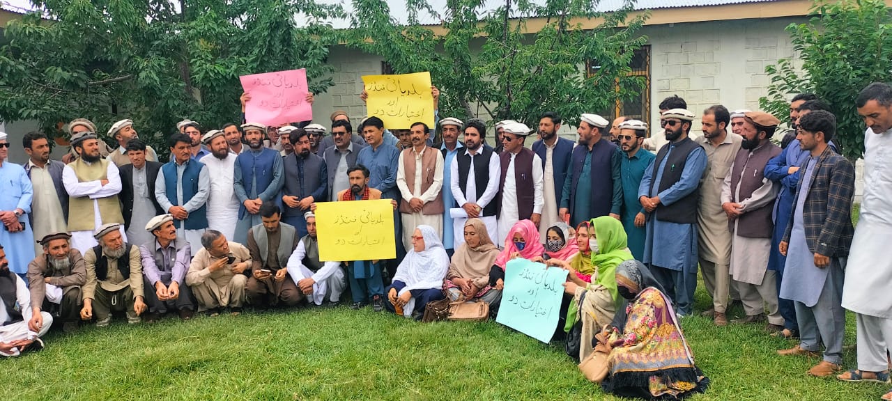 تحصیل کونسل مستوج اور موڑکھؤ تورکھو کا فنڈز اور اختیارات کے لیے دھرنے اور احتجاج کا اعلان