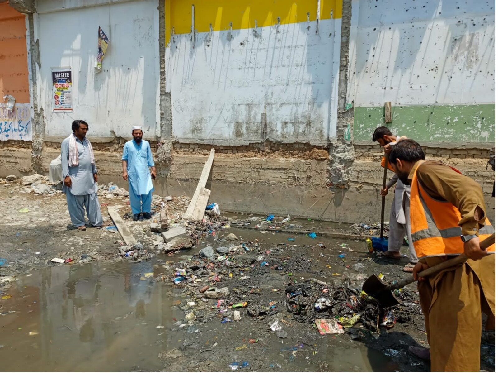 تیمرگرہ: تحصیل چئیرمین اور ٹی ایم اے کی صفائی مہم، شہریوں سے تعاون کی اپیل