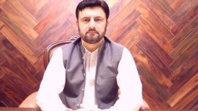 دیر پائین: سڑک کنارے تعمیراتی مواد کے خلاف ضلعی انتظامیہ کا کریک ڈاؤن