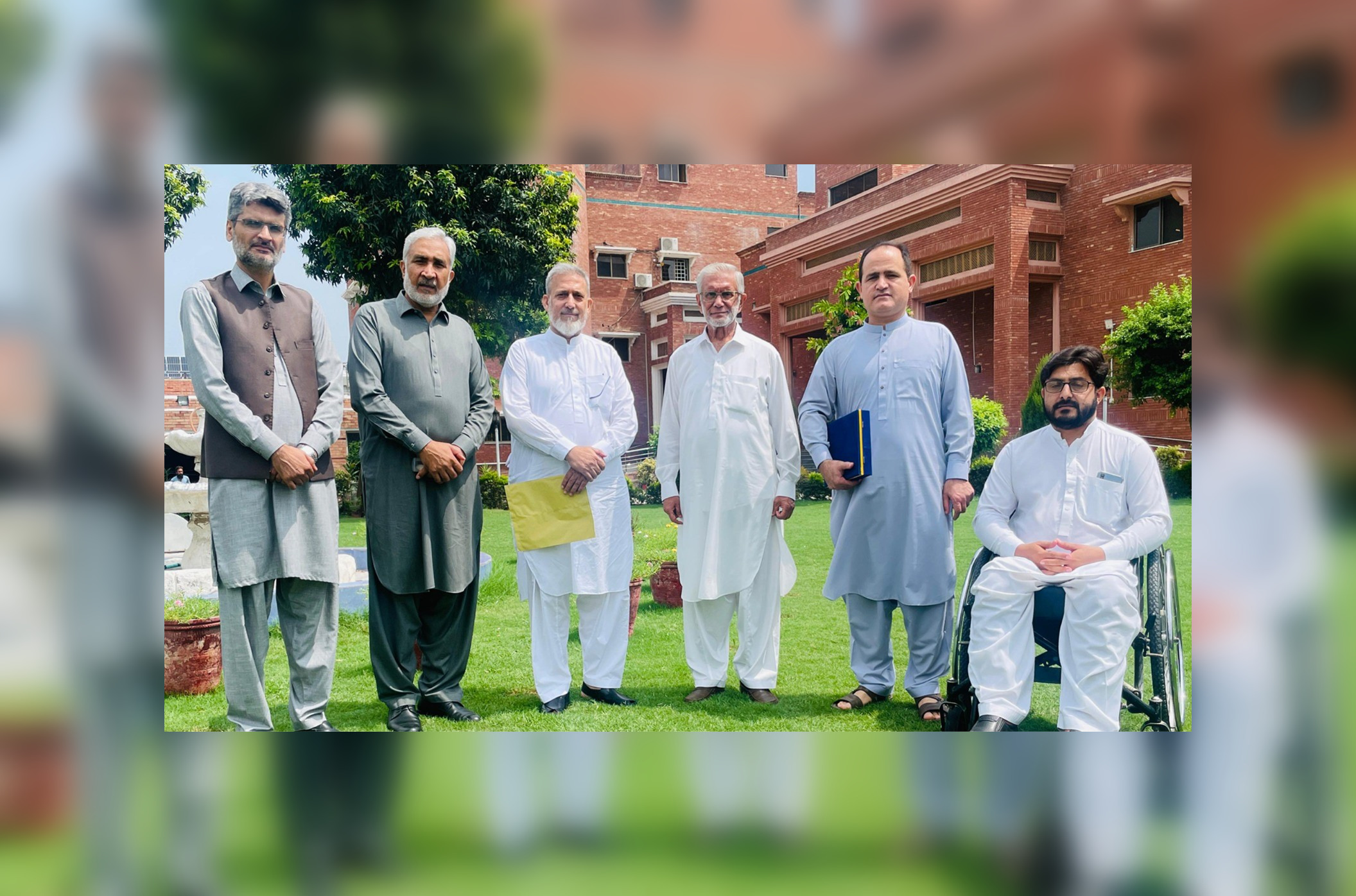 سپیشل سیکرٹری ہیلتھ حبیب اللہ خان کا دورہ پیراپلیجک سنٹر پشاور