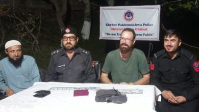 لوئر چترال: پولیس نے غیر ملکی سیاح کا گمشدہ قیمتی سامان بازیاب کرلیا