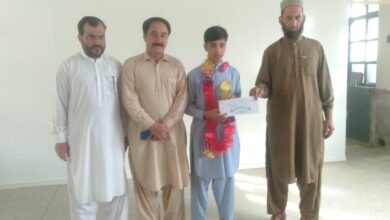 ثمرباغ: مدثر خان کو میٹرک میں بہترین کارکردگی پر 15 ہزار روپے کا انعام