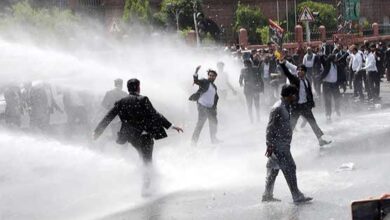 وکلاء اور اسسٹنٹ کمشنر کے درمیان تصادم، بار ایسوسی ایشن میدان جنگ بن گیا