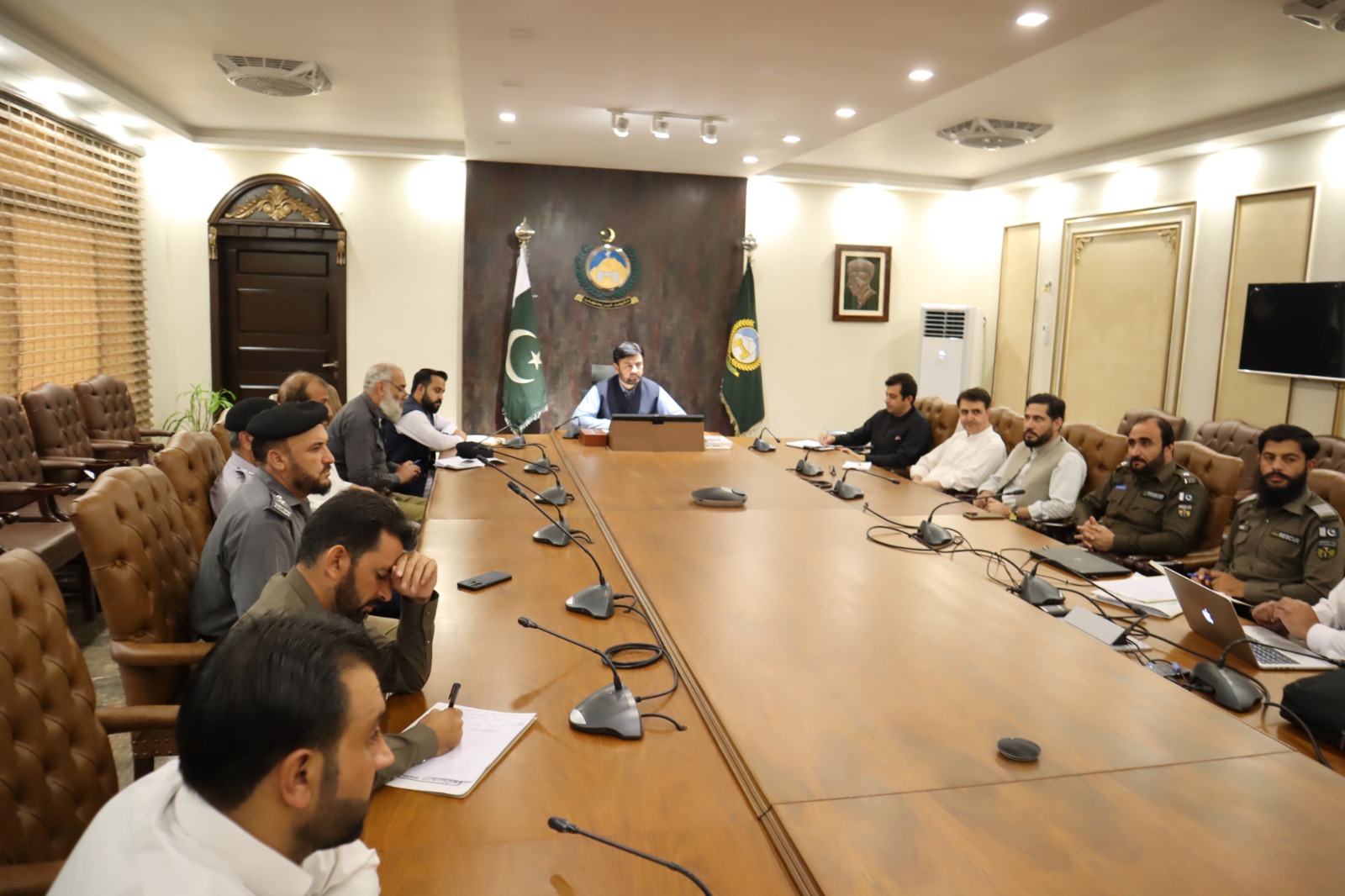 دیر پائین: ڈپٹی کمشنر محمد عارف خان کی زیرصدارت ایم ڈی کیٹ ٹیسٹ کی تیاریوں کے حوالے سے اہم میٹنگ