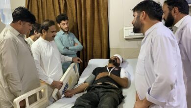 سوات: صوبائی وزیر لائیو سٹاک کا سیدو شریف ہسپتال میں زخمی پولیس اہلکاروں کی عیادت