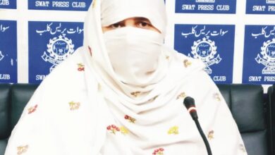 سوات: بیوہ خاتون کا قرض خواہوں کے ہاتھوں لاپتہ بیٹے کی بازیابی کا مطالبہ