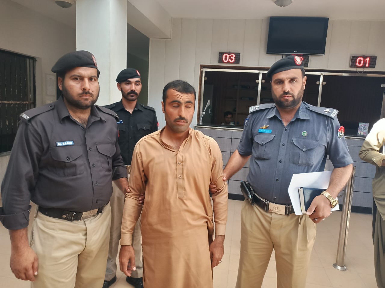 سوات: کبل میں عدالت کے باہر سابقہ بیوی پر فائرنگ، ملزم گرفتار