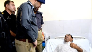 آر پی او مالاکنڈ کا سیدو شریف ہسپتال دورہ، زخمی ایس آئی نور ولی کی عیادت