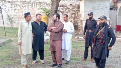 ڈپٹی کمشنر دیر لوئر کی ہدایات پر چیک پوسٹوں اور دکانوں کا دورہ، خلاف ورزی پر سخت کارروائی