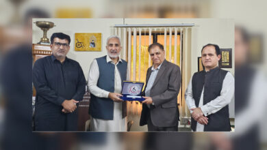 عالمی این جی او ہیلپنگ ہینڈ یو ایس کے مرکزی عہدیدار کا دورہ پیراپلیجک سنٹر، تعاون کی یقین دہانی