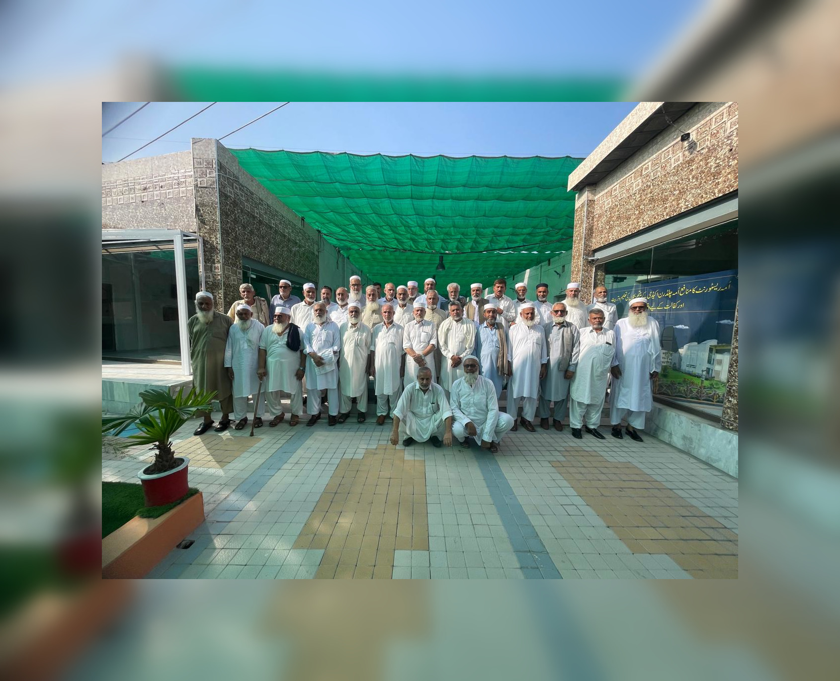 پرانے طلباء کا 49 سال کے بعد جھرمٹ تعجب خوشیوں اور جذبات سے بھرپور موقع