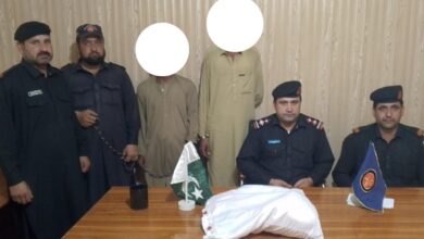 بٹ خیلہ: لیویز نے ناکہ بندی کے دوران رکشہ سے 6 کلو چرس برآمد، 2 ملزمان گرفتار