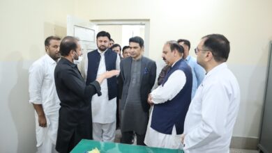 کمشنر ملاکنڈ کا تیمرگرہ میں ہسپتال اور سکول کا اچانک معائنہ