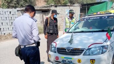 دیر پائین زائد کرایہ لینے پر 5 گاڑیاں چالان، متعدد کو وارننگ