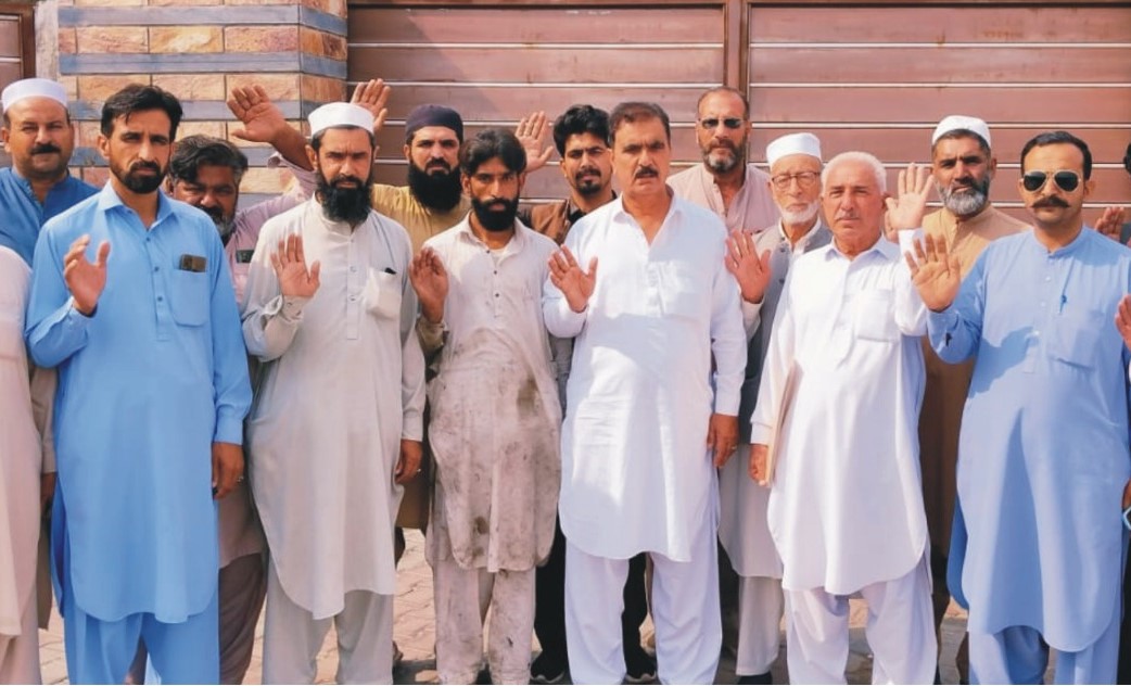 سوات: آل ٹرانسپورٹ ایسوسی ایشن کا بے جا جرمانوں اور غیر قانونی چیکنگ کے خلاف احتجاج