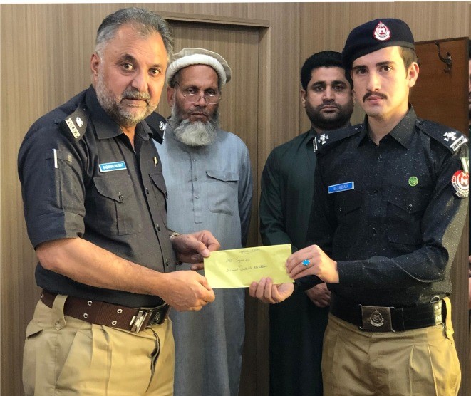 سوات: پولیس شہداء کے بچوں کی اے ایس آئیز کے طور پر بھرتی کے احکامات جاری