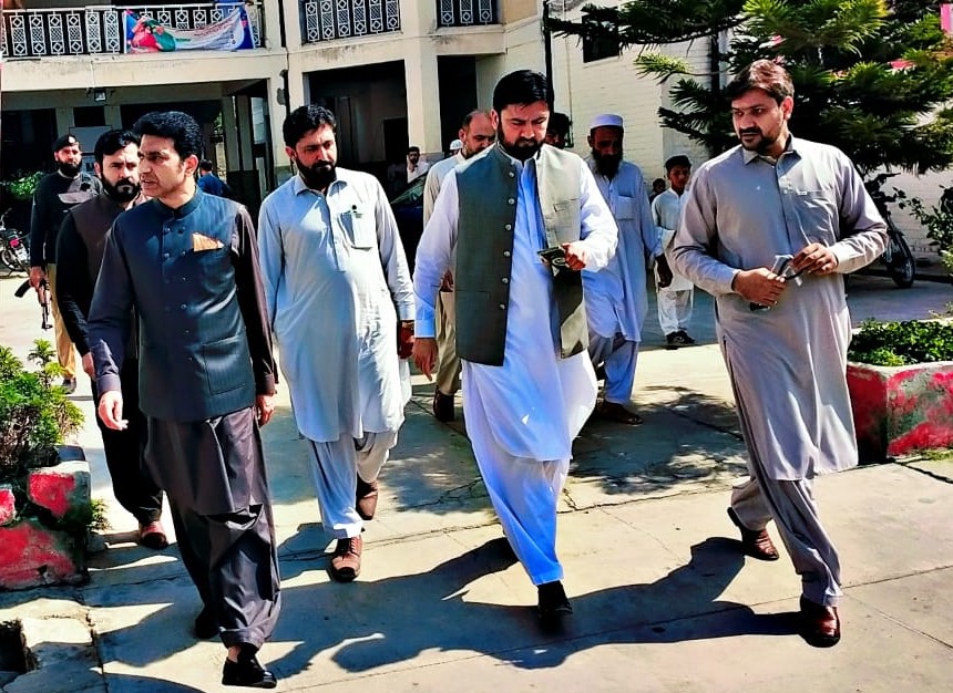 کمشنر ملاکنڈ کا تالاش ہسپتال کا دورہ، طبی سہولیات بہتر بنانے کی ہدایات