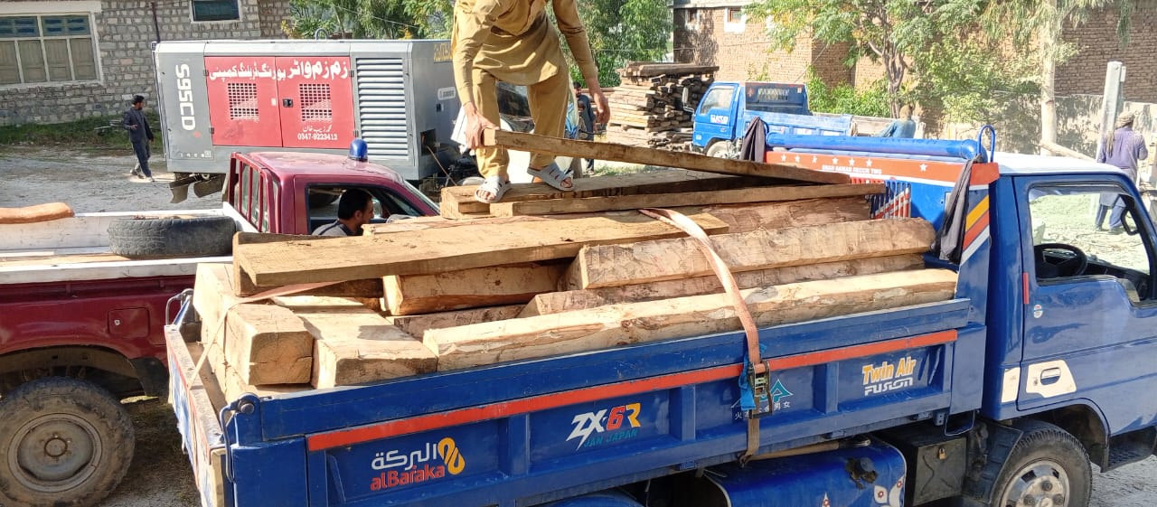واڑی میں ٹمبر مافیا کے خلاف کریک ڈاؤن، قیمتی لکڑی برآمد