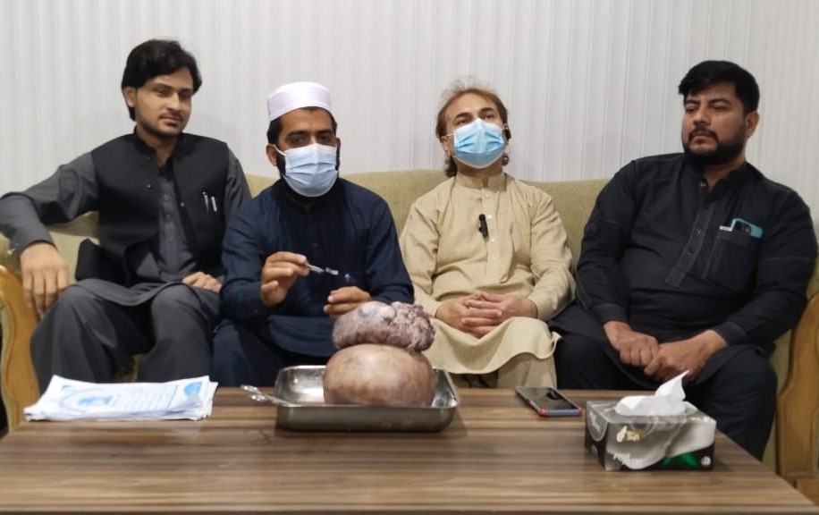 تیمرگرہ: گائناکالوجسٹ ڈاکٹر مسرت علی نے 23 کلو وزنی رسولی کا کامیاب آپریشن کیا