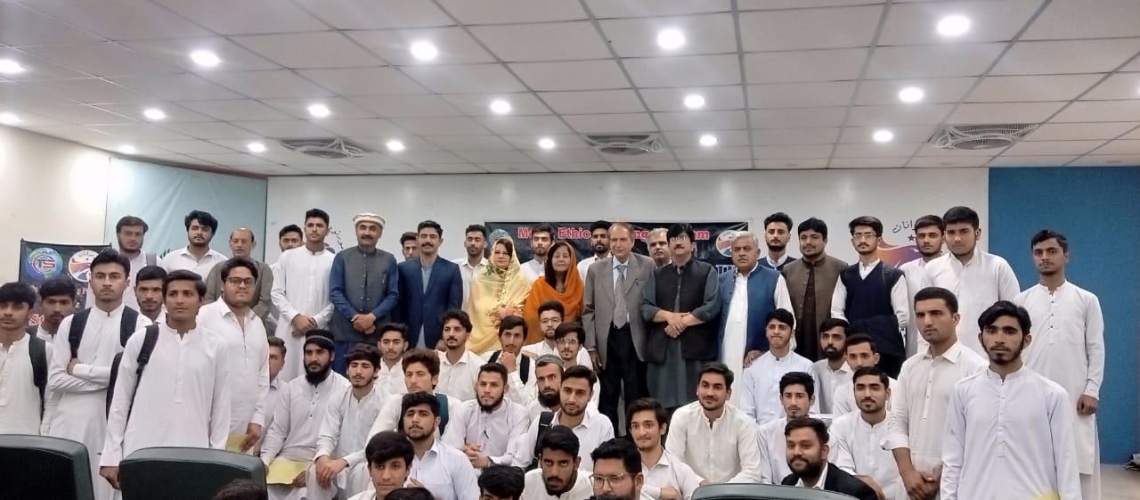 پشاور: ڈائریکٹریٹ آف یوتھ افیئرز کا پروگرام، مختلف سکولز کے طلباء کی بڑی تعداد میں شرکت