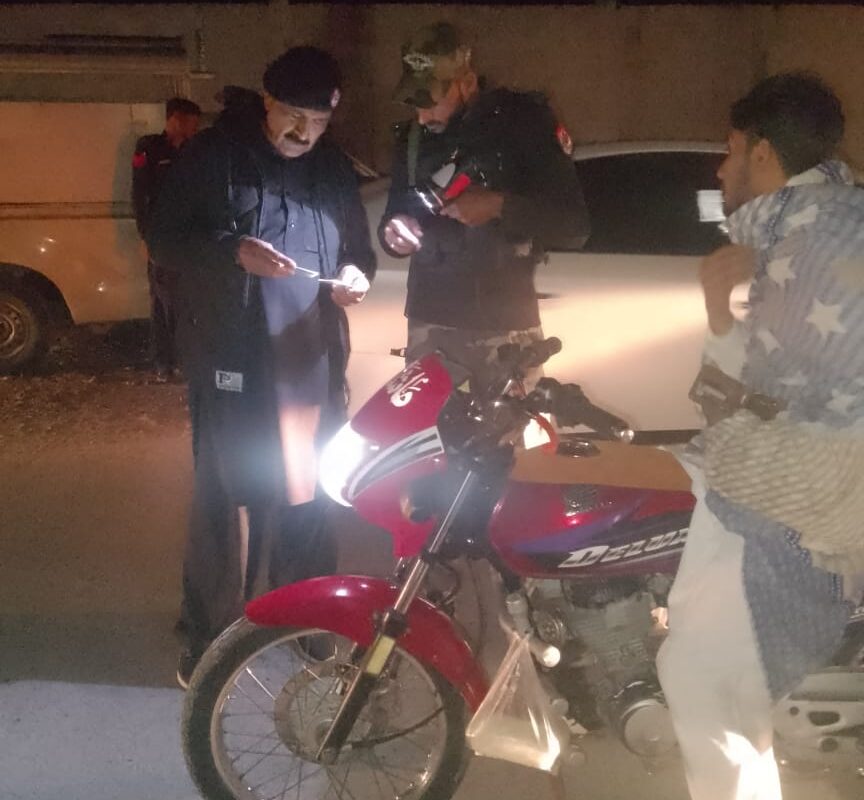 بونیر پولیس کی جرائم پیشہ عناصر کے خلاف کارروائیاں، اسلحہ اور منشیات برآمد
