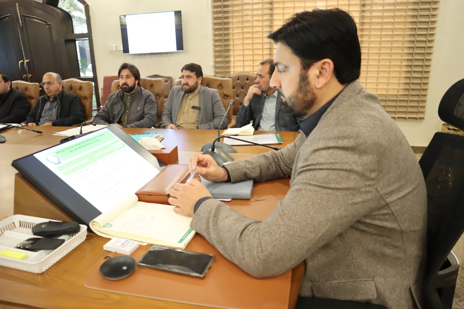 دیر پائین: ترقیاتی منصوبوں پر ڈپٹی کمشنر کی زیرصدارت اہم اجلاس
